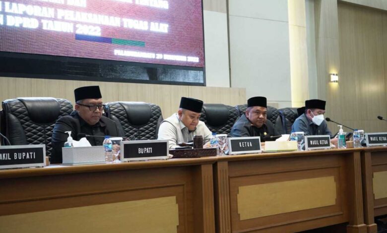 Bupati Sukabumi Marwan Hamami dan pimpinan DPRD I Foto: Istimewa