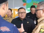 Ketua DPRD Kabupaten Sukabumi Yudha Sukmagara bersama Bupati Sukabumi Marwan Hamami menghadiri acara Gebyar sekaligus peresmian kantor BUMDes di Desa Nagrak Utara Selasa (14/3/2023). (Sumber : Istimewa)