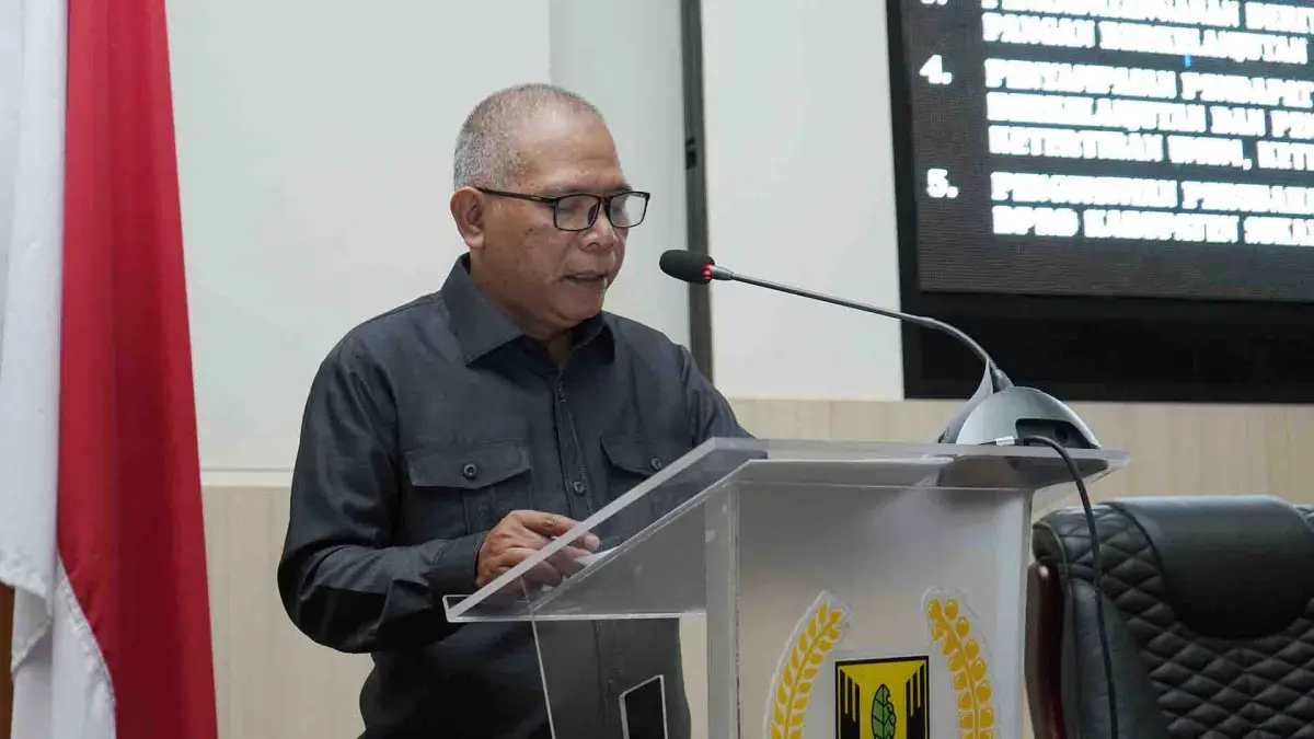 Heri Antoni saat menyampaikan laporan Komisi III DPRD Kabupaten Sukabumi terkait Raperda LP2B di Rapat Paripurna Jumat (17/3/2023). (Sumber : Istimewa)
