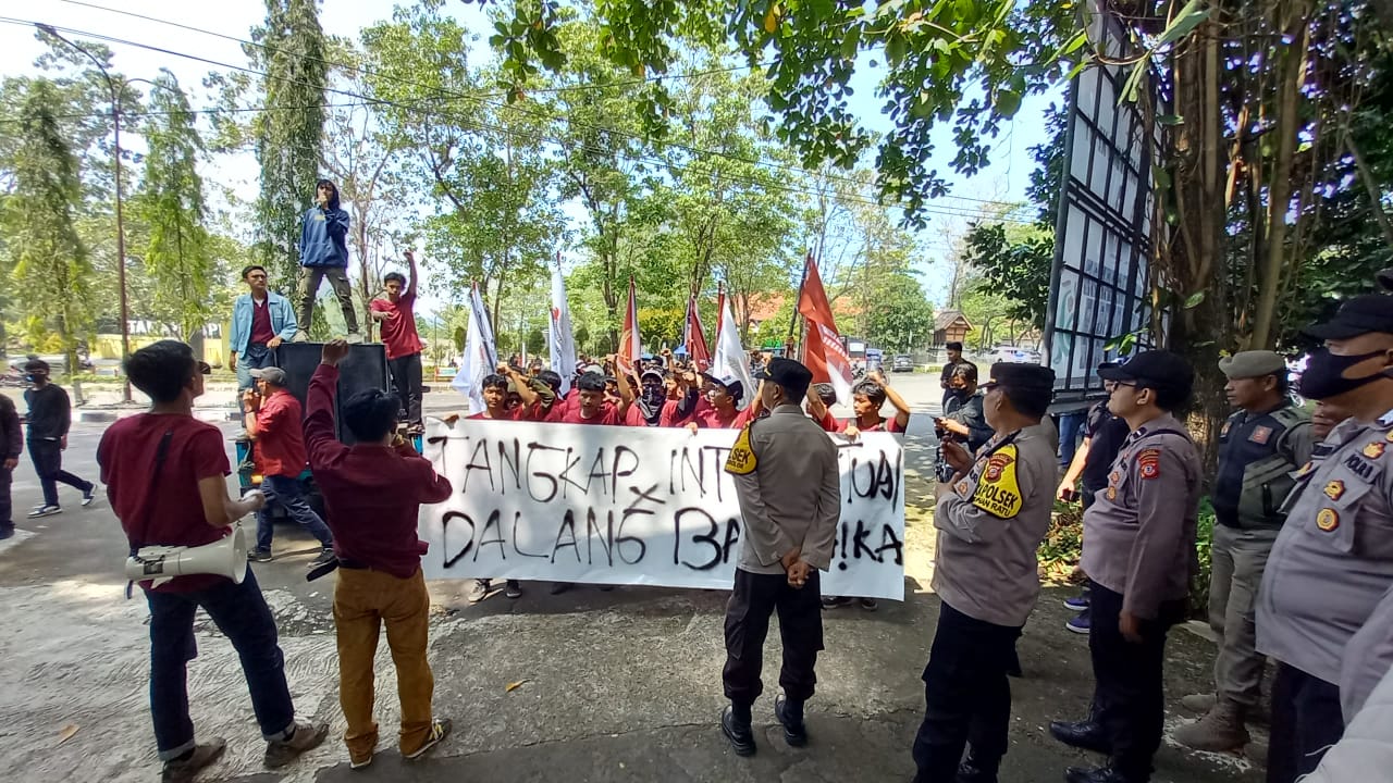 Gedung DPRD Kabupaten Sukabumi jadi Sasaran Demo Dugaan SPK Bodong Dinkes